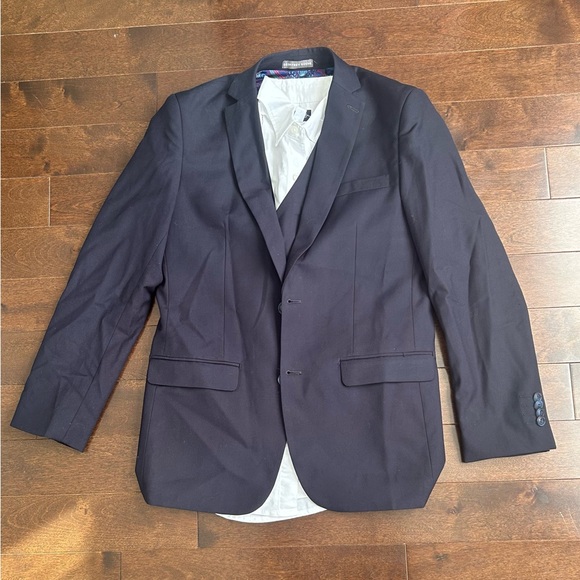 Geoffrey Beene Suit - Picture 10 of 12